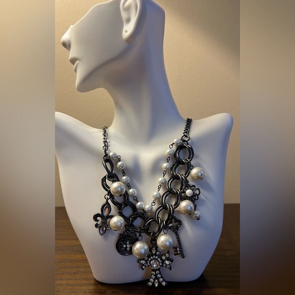 Layered statement necklace with pearls